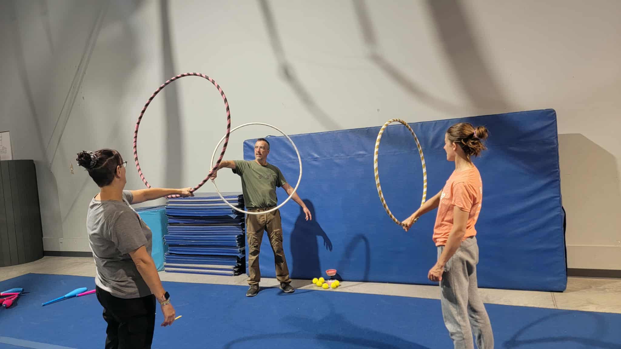 initiation aux arts du cirque 12-17 ans - La Troupe Les Fous du Roi